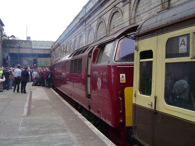 D1015 at Edinburgh Waverley - The first ever visit of a Western.